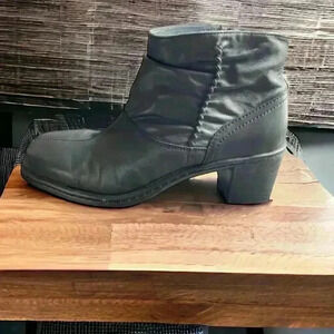 JOSEF Siebel Women’s size 38 Euro (7.5) 2” heel black booties.